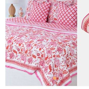 Amanda Quilt from roller rabbit, queen size, two pillowcases, fitted bedsheet.